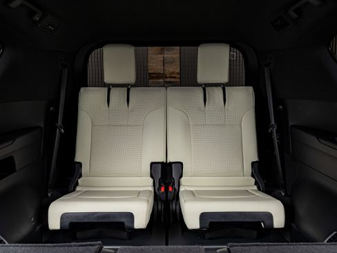 Used 2024 Lexus LX 600 4WD w/ Luxury Package image 36