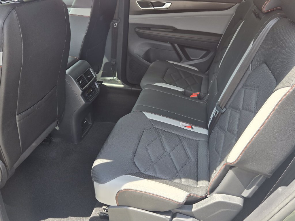 Certified 2025 Volkswagen Atlas Peak Edition SE AWD/4WD image 12