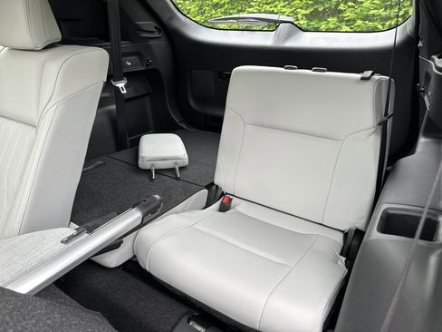 Used 2025 Mitsubishi Outlander AWD image 22
