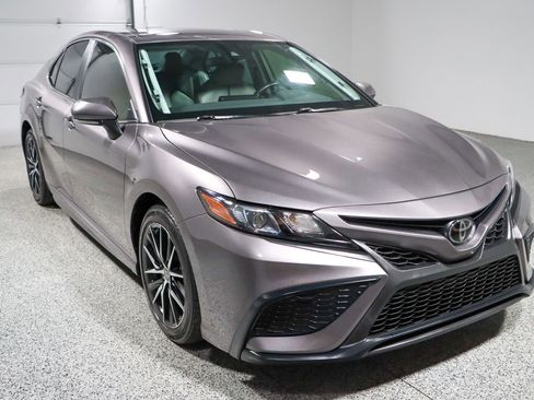 Used 2023 Toyota Camry SE FWD image 5