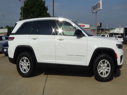 Used 2023 Jeep Grand Cherokee L Laredo image 5