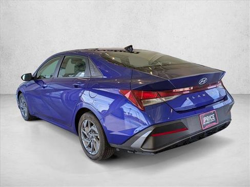 Used 2024 Hyundai Elantra SEL image 8