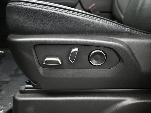 Used 2025 GMC Yukon XL Denali image 10