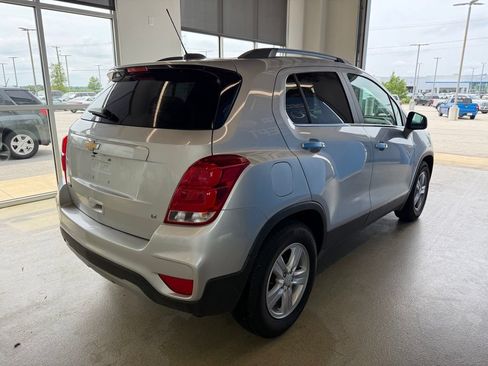 Used 2020 Chevrolet Trax LT w/ LT Convenience Package FWD image 6