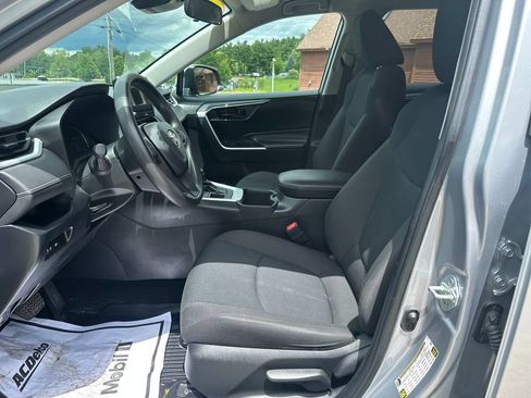 Used 2024 Toyota RAV4 LE AWD/4WD image 9