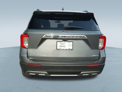 Used 2022 Ford Explorer XLT w/ Equipment Group 202A image 8