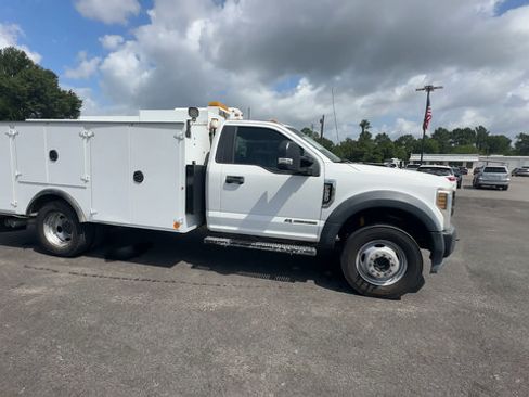 Used 2019 Ford F550 4x4 Regular Cab Super Duty image 8
