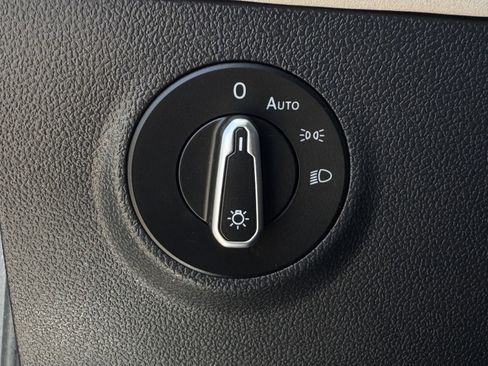 New 2025 Volkswagen Taos SE FWD image 22
