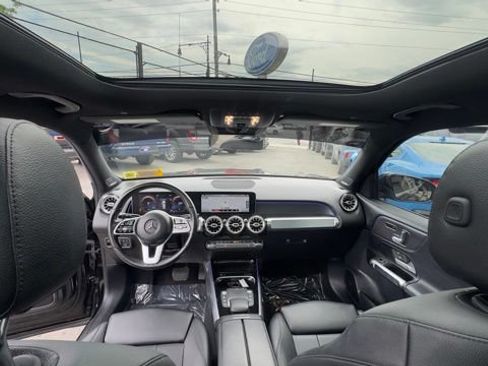Used 2021 Mercedes-Benz GLB 250 4MATIC w/ Premium Package image 19