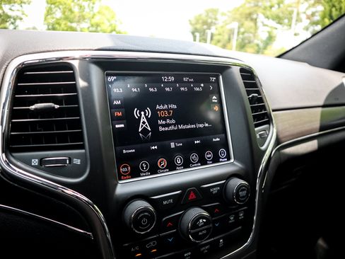 Used 2018 Jeep Grand Cherokee Limited AWD/4WD image 23