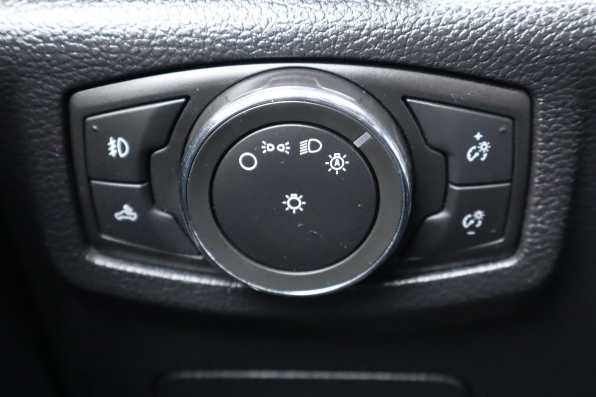 Used 2015 Ford F150 Lariat w/ Equipment Group 502A Luxury AWD/4WD image 29