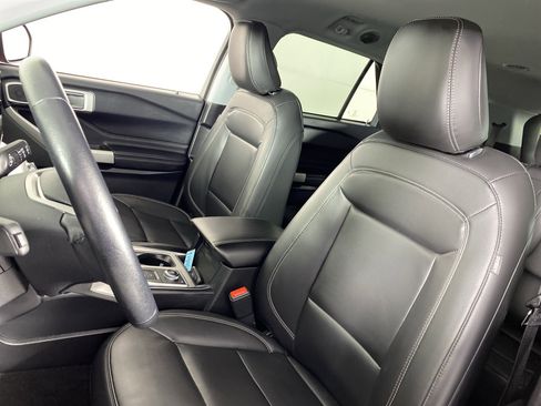 Used 2022 Ford Explorer XLT w/ Equipment Group 202A image 16