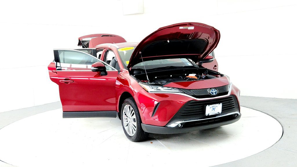 Certified 2024 Toyota Venza XLE AWD/4WD image 9