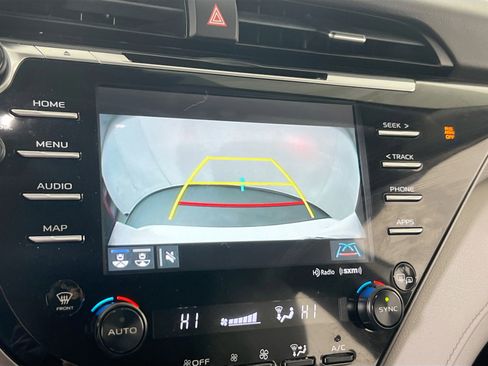 Used 2019 Toyota Camry SE w/ Sunroof Package image 13