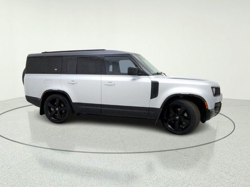 Used 2023 Land Rover Defender 130 X-Dynamic SE AWD/4WD image 6
