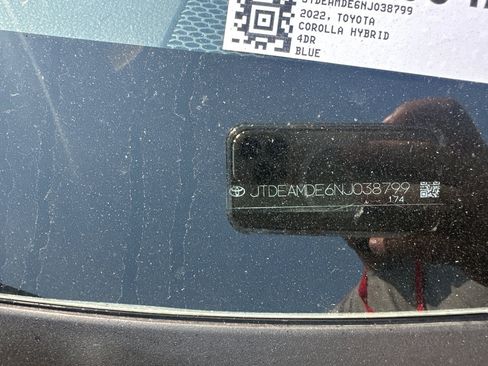Certified 2022 Toyota Corolla LE FWD image 3