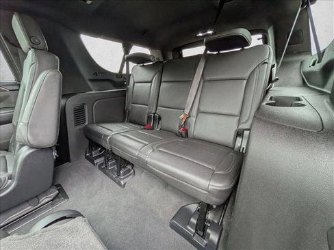 Used 2023 Chevrolet Suburban Z71 w/ Luxury Package AWD/4WD image 19