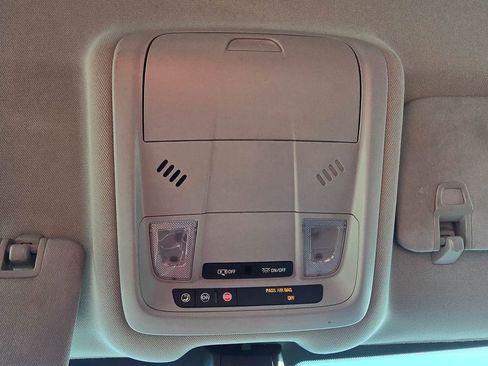 Used 2018 Chevrolet Equinox LS FWD image 25