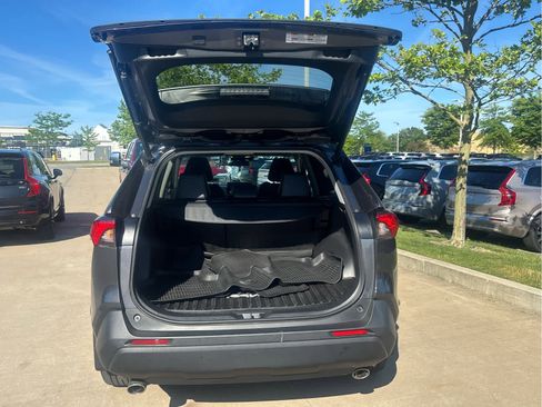 Used 2022 Toyota RAV4 XLE Premium AWD/4WD image 6
