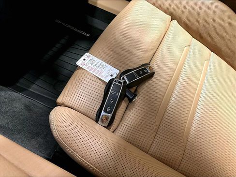 Certified 2023 Porsche Panamera 4 Platinum Edition image 16