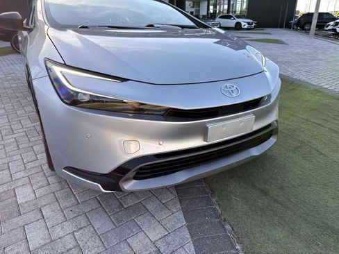 Used 2025 Toyota Prius Limited w/ Limited Premium Package FWD image 9