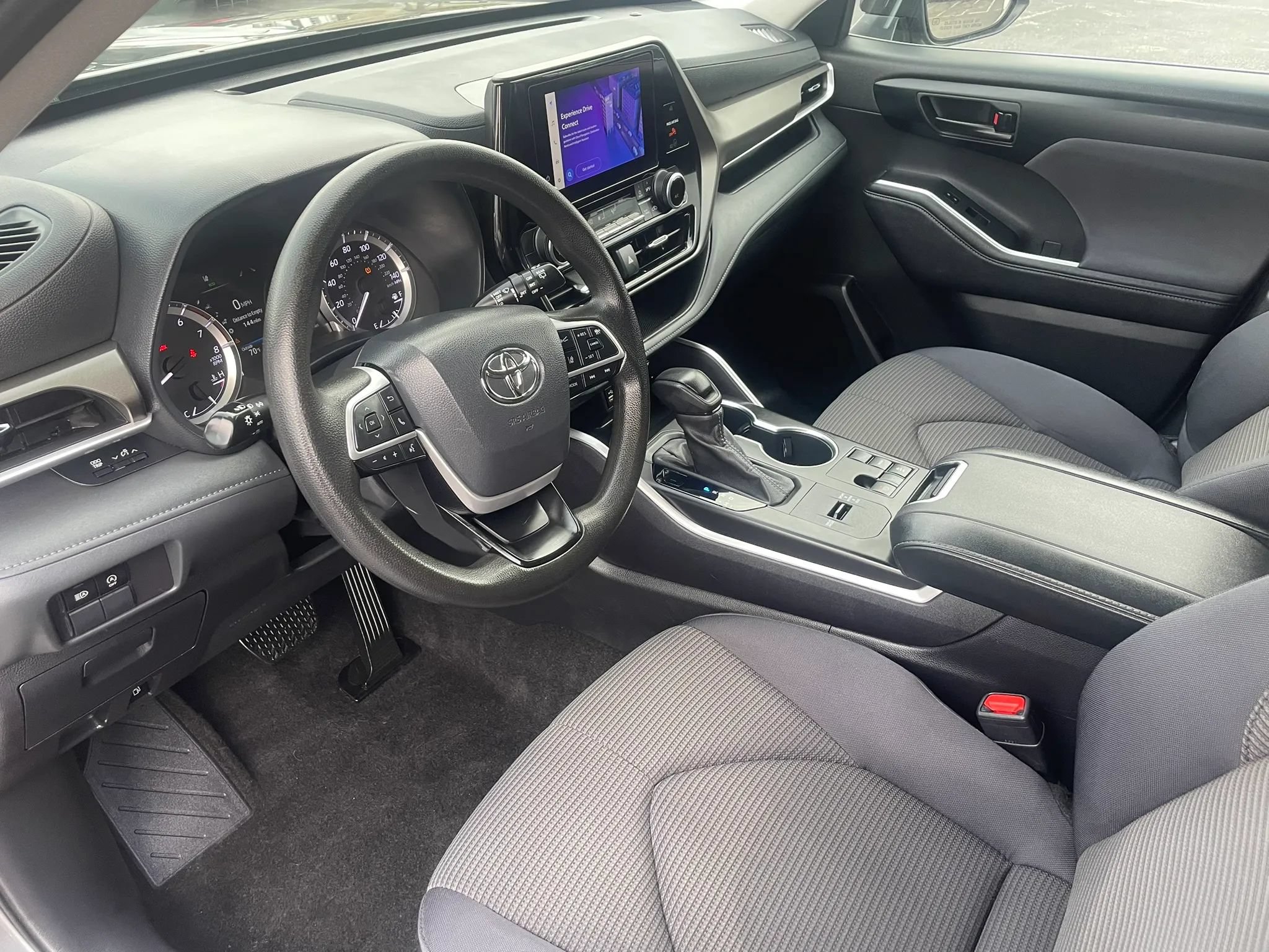 Used 2023 Toyota Highlander L FWD image 10