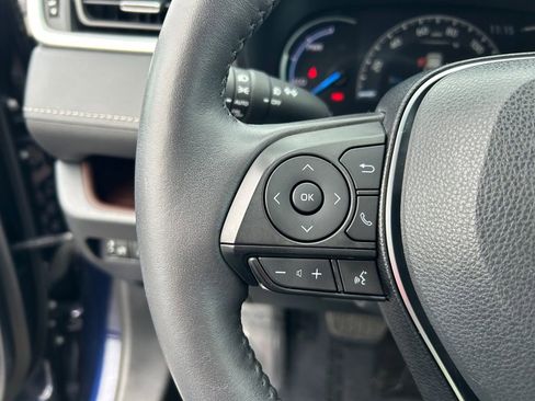 Used 2020 Toyota RAV4 Limited image 17