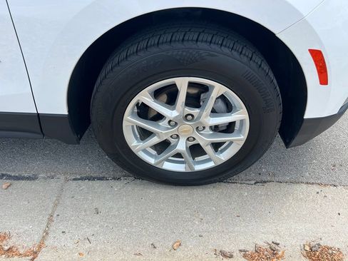 Used 2024 Chevrolet Equinox LT AWD/4WD image 14
