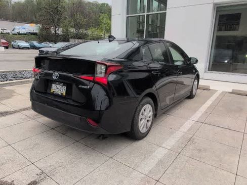 Used 2020 Toyota Prius LE FWD image 5
