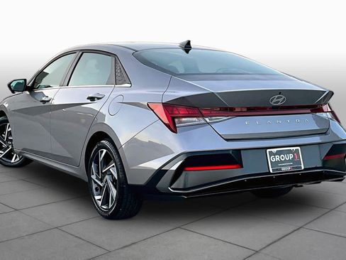 Used 2024 Hyundai Elantra Limited FWD image 11