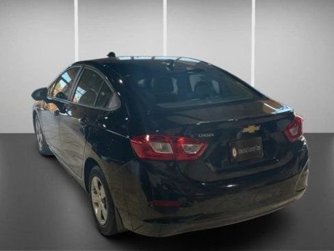 Used 2017 Chevrolet Cruze LS image 7