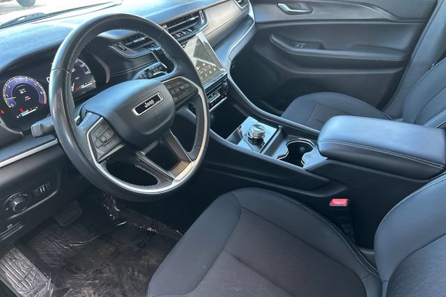 Certified 2023 Jeep Grand Cherokee Laredo RWD image 10