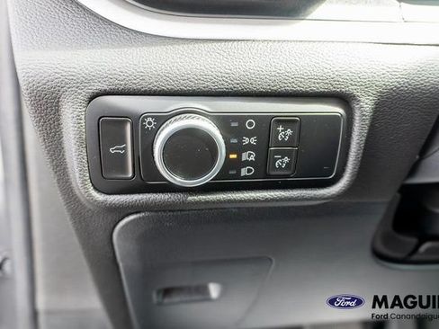 Used 2023 Ford Explorer XLT AWD/4WD image 19