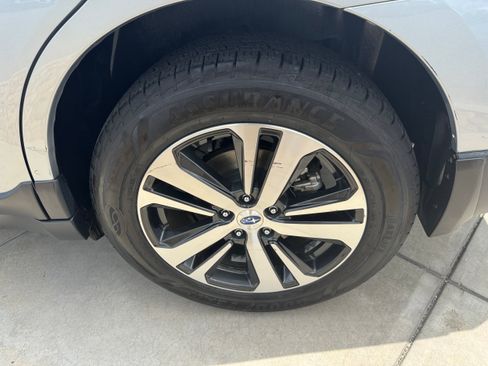 Used 2018 Subaru Outback 2.5i Limited AWD/4WD image 17