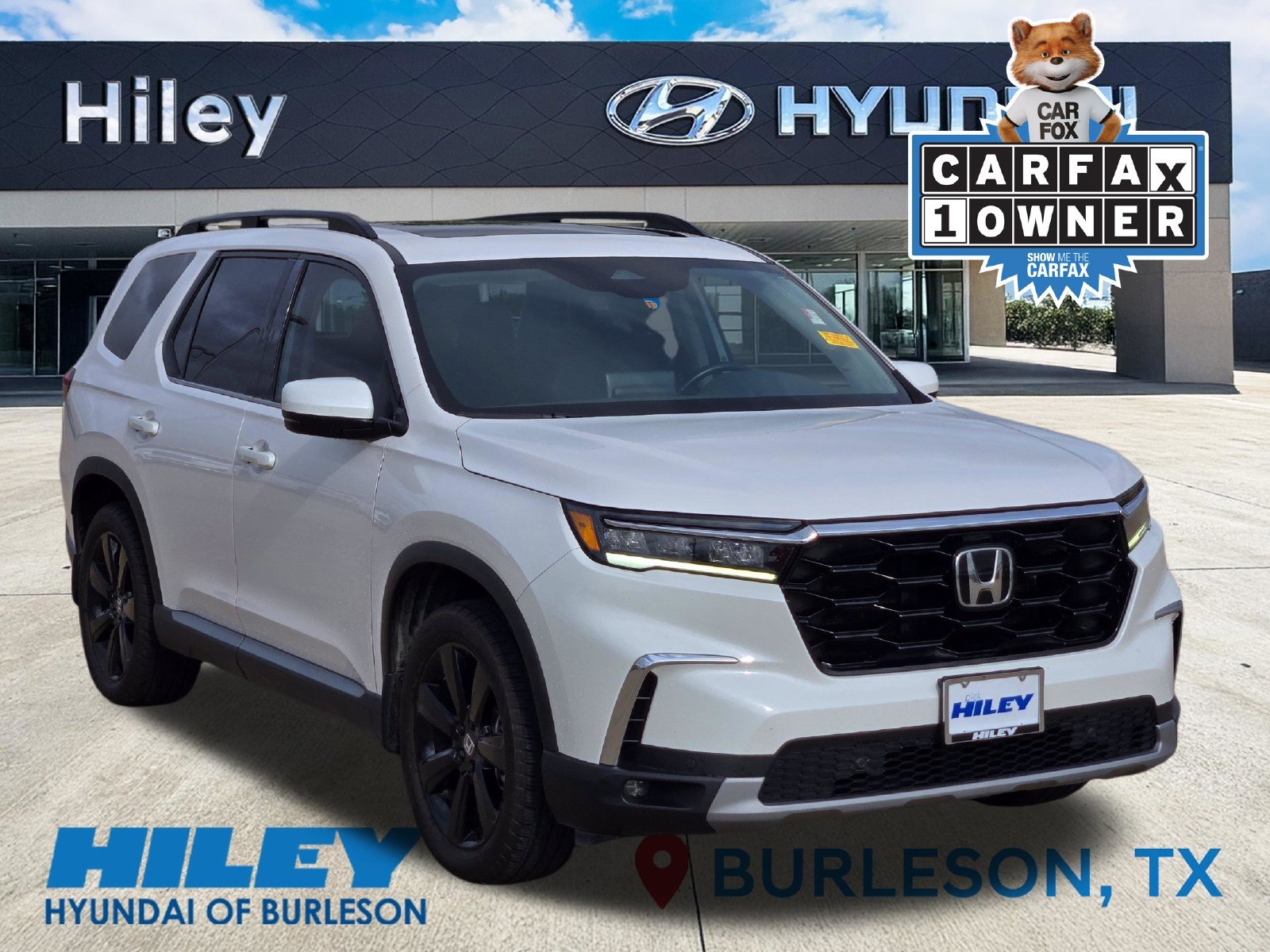 Used 2023 Honda Pilot Touring image 1