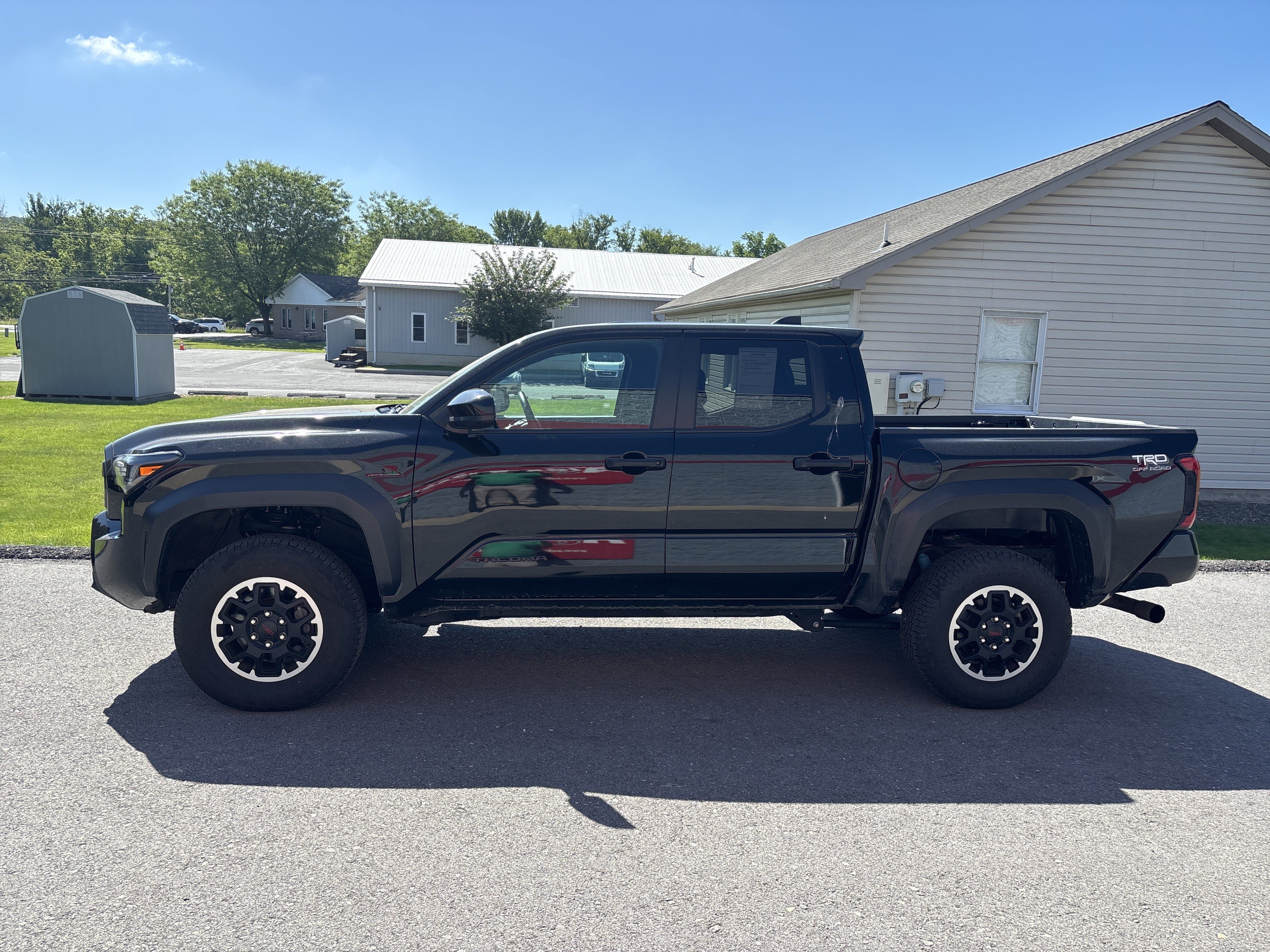 Used 2024 Toyota Tacoma TRD Off-Road AWD/4WD image 6