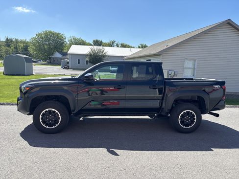 Certified 2024 Toyota Tacoma TRD Off-Road AWD/4WD image 6