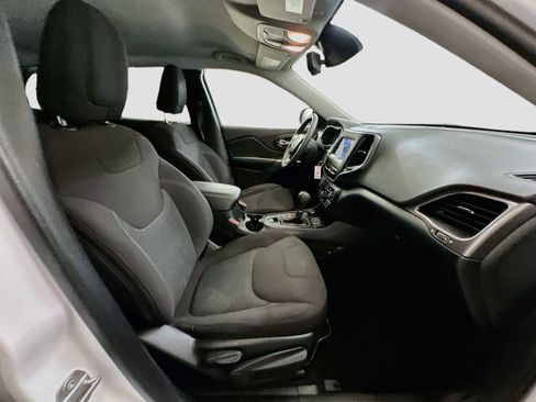 Used 2021 Jeep Cherokee Latitude AWD/4WD image 31