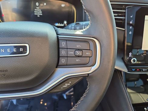 Used 2023 Jeep Wagoneer Series II image 22