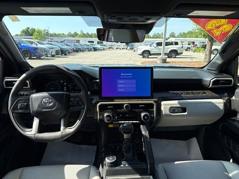 Used 2025 Toyota Tacoma Limited AWD/4WD image 17