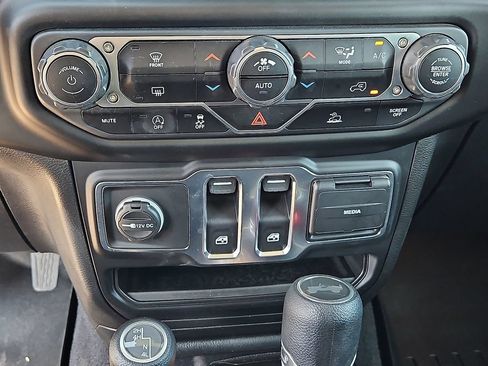 Used 2021 Jeep Wrangler Sport AWD/4WD image 25