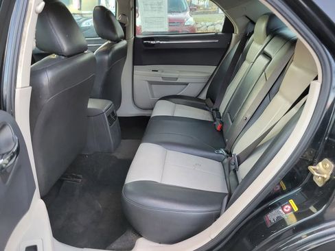 Used 2005 Chrysler 300 Touring image 4