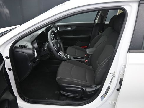 Used 2019 Kia Forte LXS FWD image 11