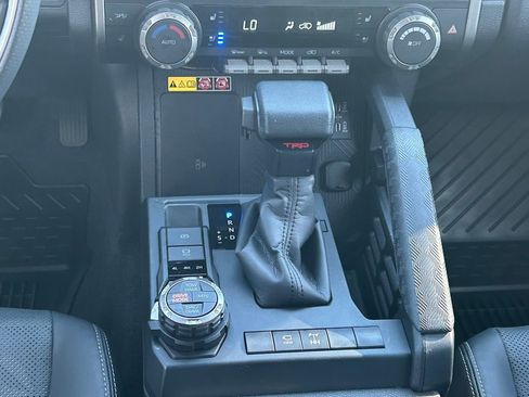 Used 2025 Toyota 4Runner TRD Off-Road Premium AWD/4WD image 23