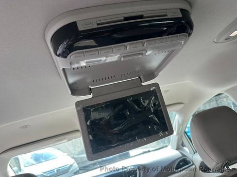 Used 2017 Chrysler Pacifica Touring-L FWD image 19