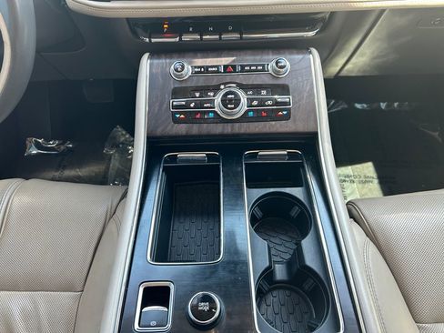 Used 2022 Lincoln Aviator Reserve w/ Equipment Group 201A AWD/4WD image 13