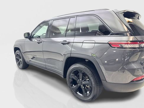 Used 2023 Jeep Grand Cherokee Altitude AWD/4WD image 14