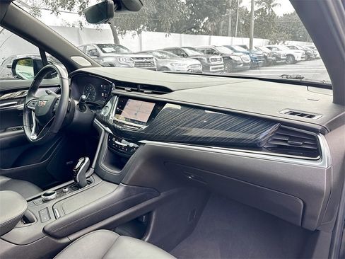 Used 2024 Cadillac XT6 Premium Luxury w/ Technology Package image 33