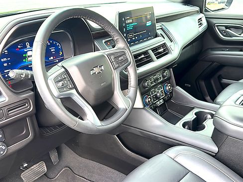 Used 2024 Chevrolet Tahoe Z71 w/ Luxury Package AWD/4WD image 12