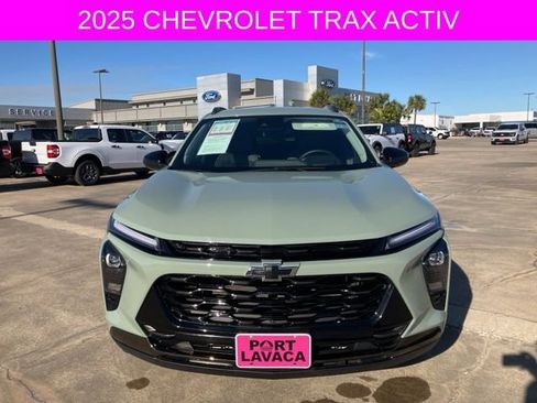 Used 2025 Chevrolet Trax ACTIV w/ Driver Confidence Package image 2